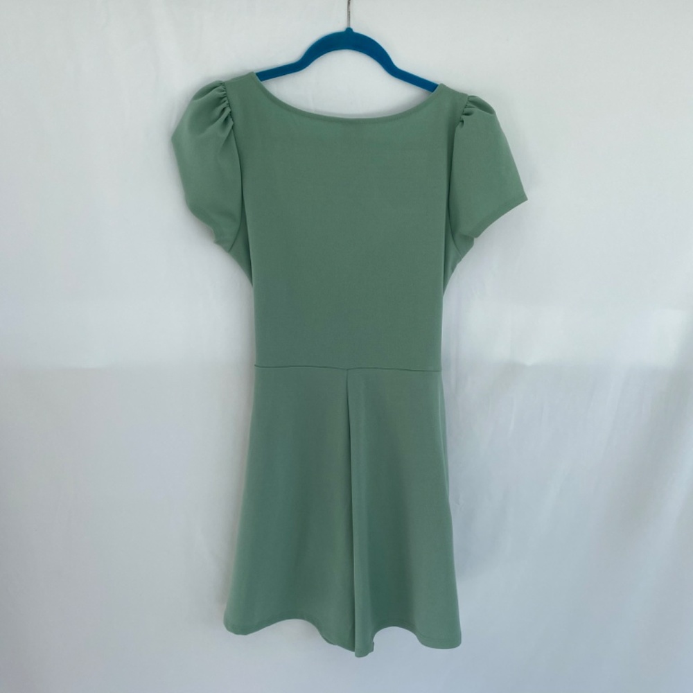 Windsor Sage Green Short Sleeve Romper with Belt NWT - Picture 2 of 5